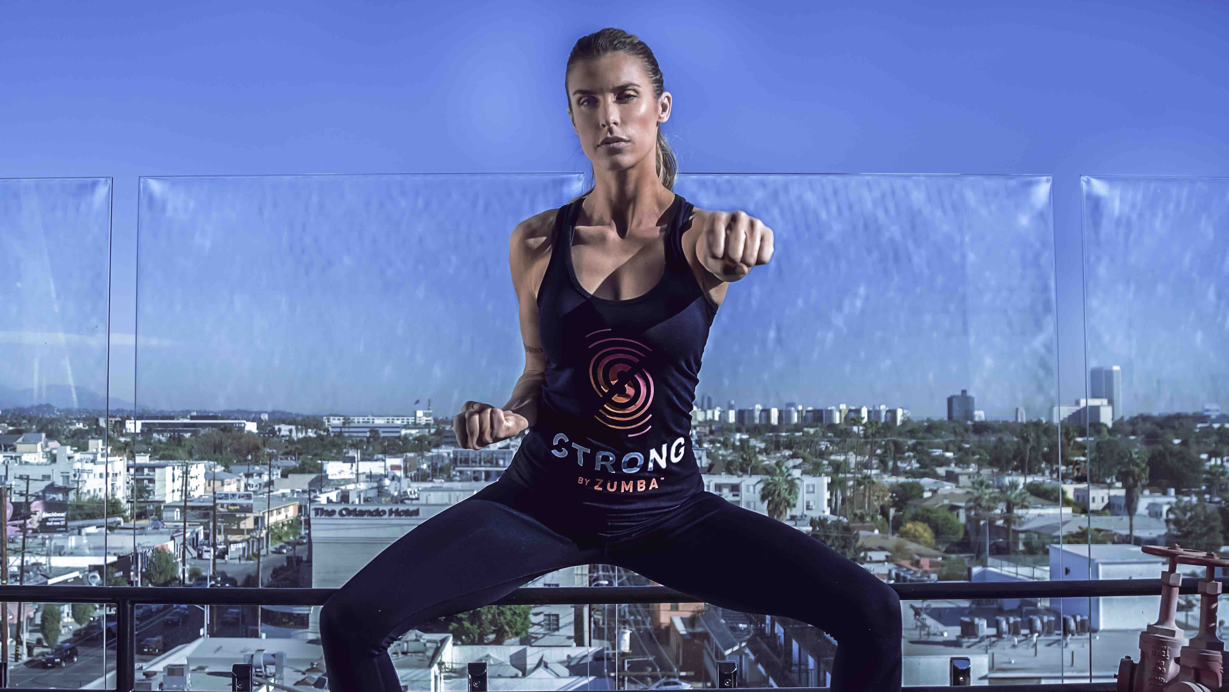 Elisabetta Canalis si allena con STRONG by Zumba